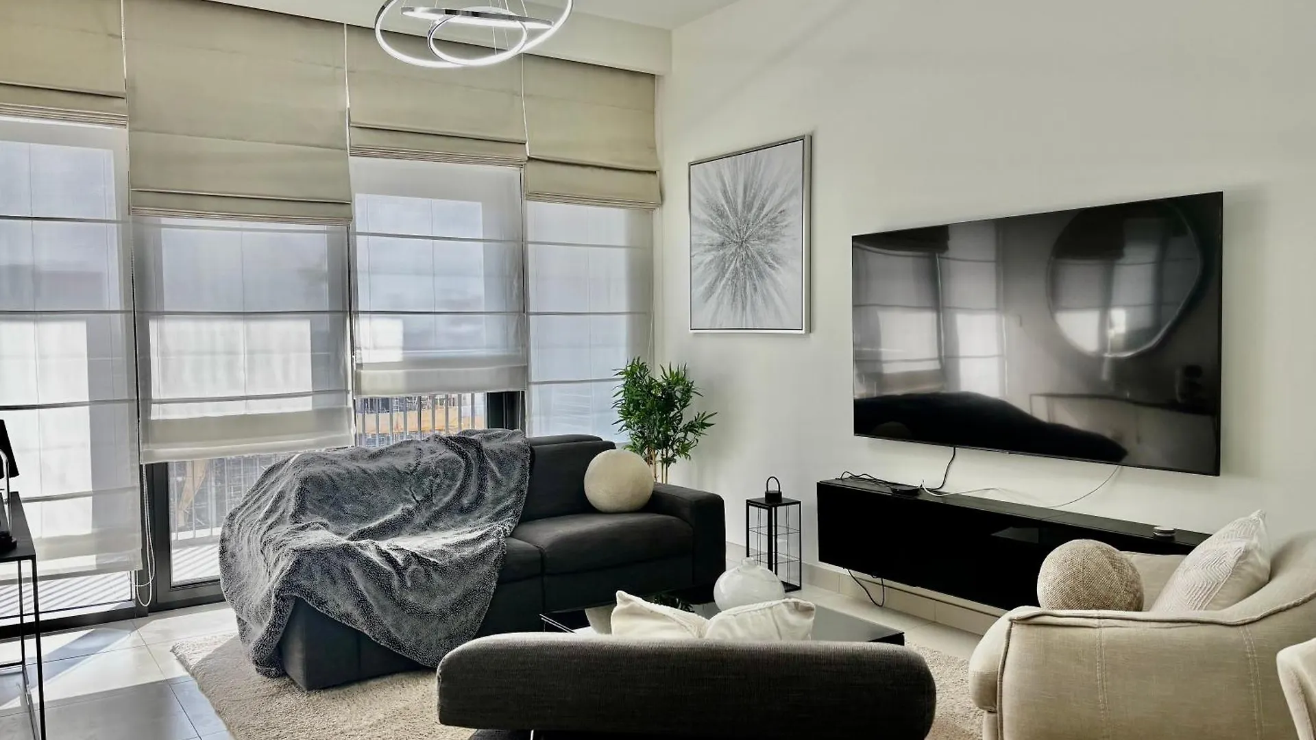 Enjoy A Modern And Trendy Apartment In The Heart Of Dubai